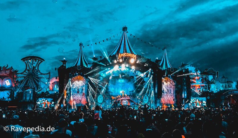 Tomorrowland Mainstage bei Nacht, Mainstage bei Nacht, Amicorum Spectaculum, Mainstage 2017, Tomorrowland Guide, Tomorrowland Guide 2018, Tomorrowland 2018, Tomorrowland Infos, Tomorrowland Tipps, Tomorrowland Tricks, Dreamville Tipps, Dreamville Tricks, Dreamville Info, Dreamville Guide,